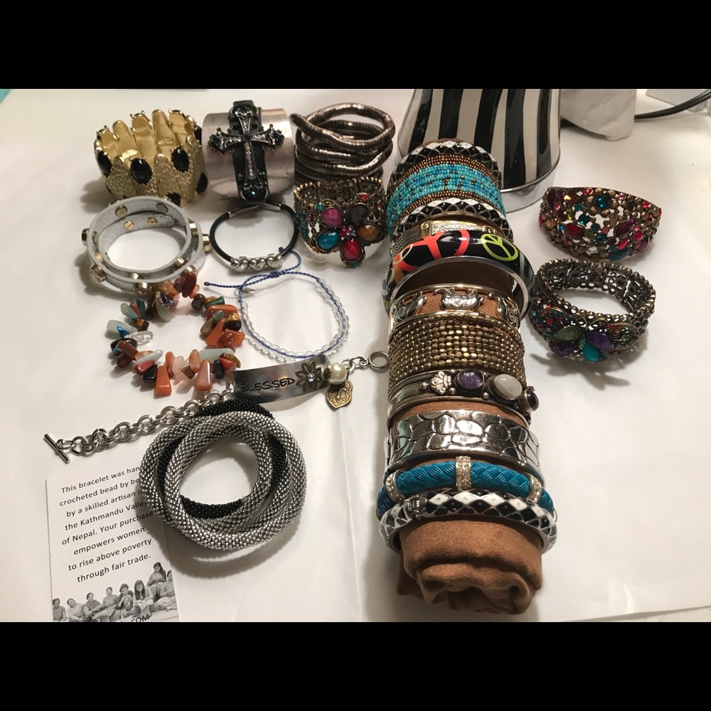 Lot of (2) bracelets